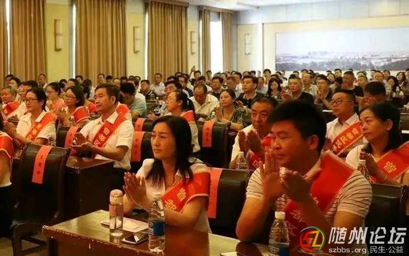 桃李滿園 金秋頌師--浪河小學(xué)謝波己等教師受區(qū)、鎮(zhèn)表彰 (2).jpg