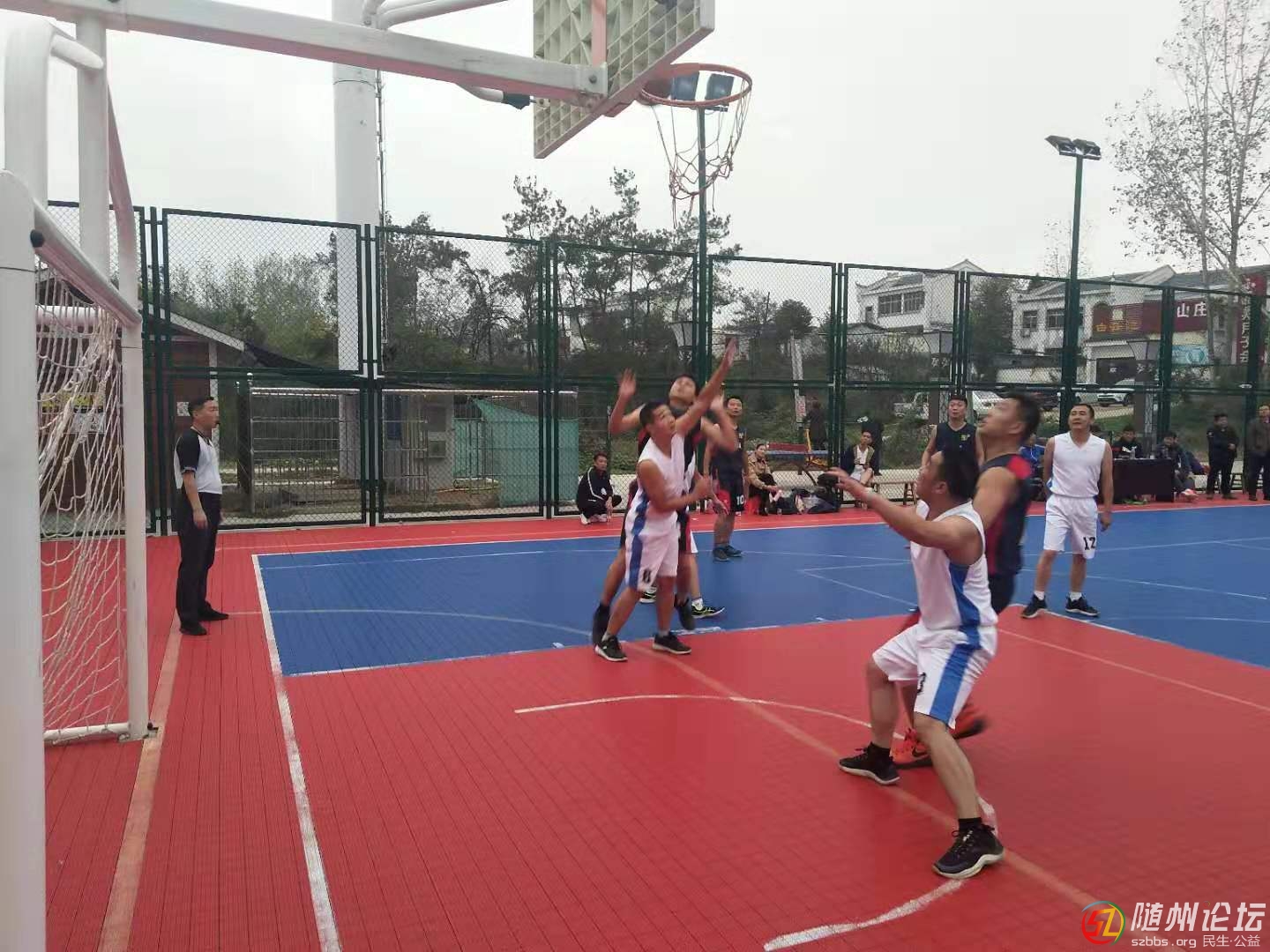 何店中心學(xué)?！ご箅S通進(jìn)四強(qiáng) | 萬達(dá)杯籃球賽