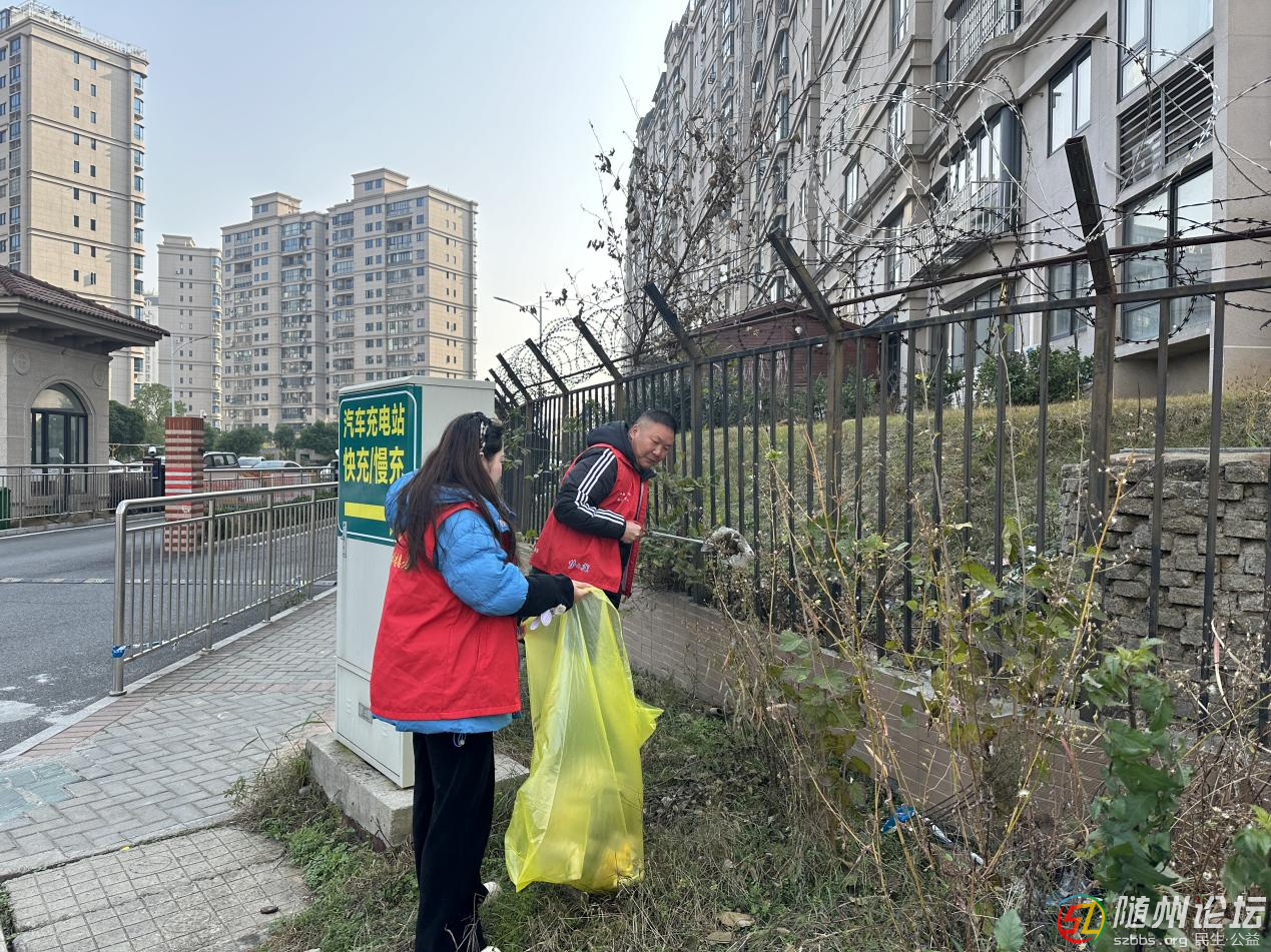 涢水街道風(fēng)光社區(qū)：熱心樓棟長(zhǎng)踐初心 扎根鄰里辦實(shí)事