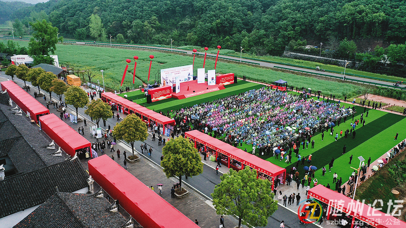 紅色熱土上的“惠民大集” ——2026年湖北省文化科技衛(wèi)生“三下鄉(xiāng)”集中示范活動現(xiàn)場側(cè)記